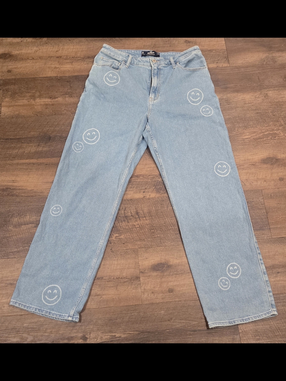 Hollister Light Blue Denim High-Rise Dad Jeans White Smiley Face Print